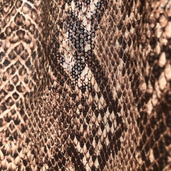 Tennis top and skirt with shorts in animal print - Picture 3 of 6